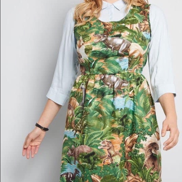 Modcloth Dresses & Skirts - Modcloth Retrolicious Dinosaur Dress fit n flare